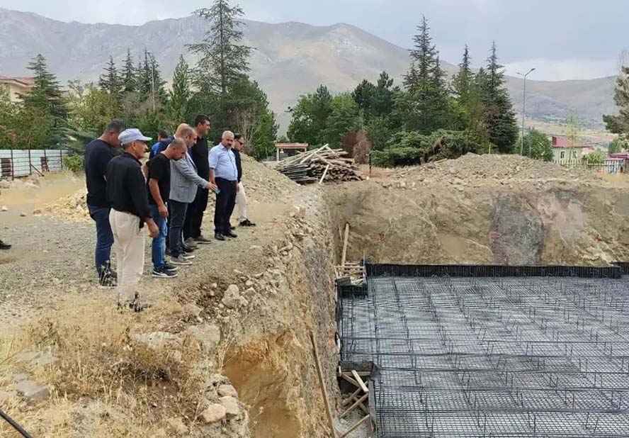 Ekinözü’nde yeni belediye hizmet binasının temeli atıldı