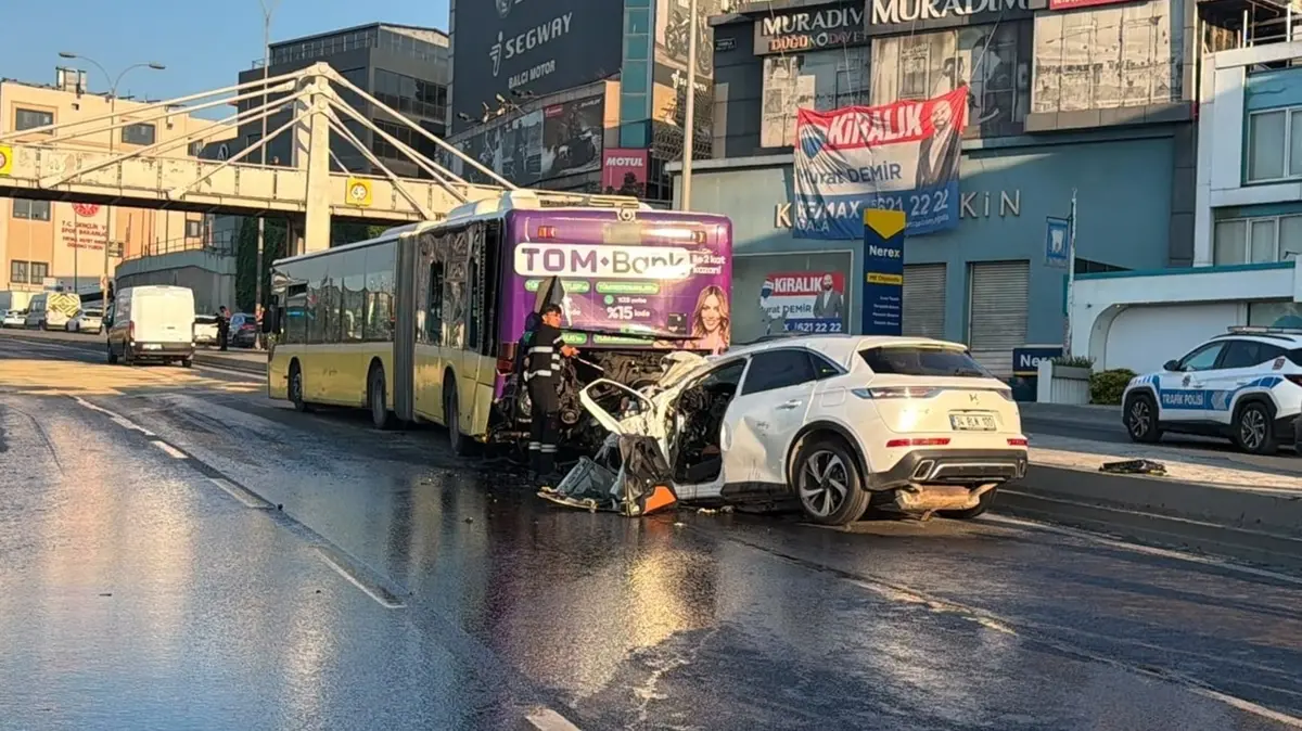 İETT otobüsüne çarptı: 1’i polis memuru 3 kişi öldü