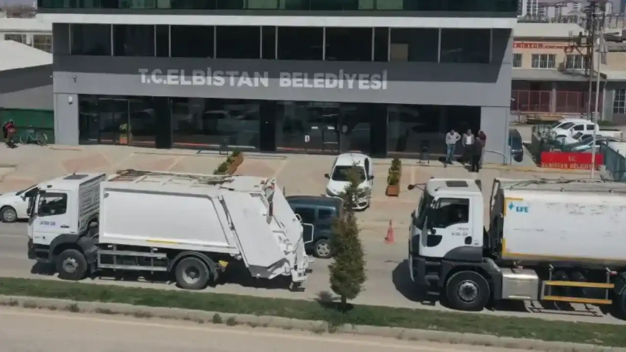 Elbistan da vatandaşlardan 20 gündür toplanmayan çöp tepkisi