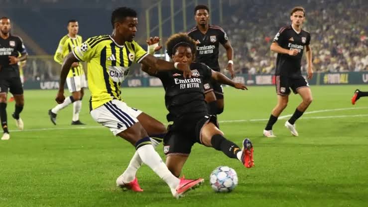 Fenerbahçe, Lyon ile 2. kez berabere kaldı Tur avantajını erteledi.